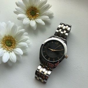 ⭐️⭐️Gold and silver detailed watch